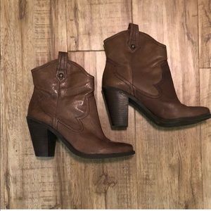 B O O T I E S // Jessica Simpson